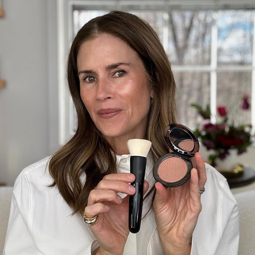 How Gucci Sculpts Her Cheeks in 30 Seconds