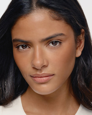Model wearing Sun Tone Creme.
