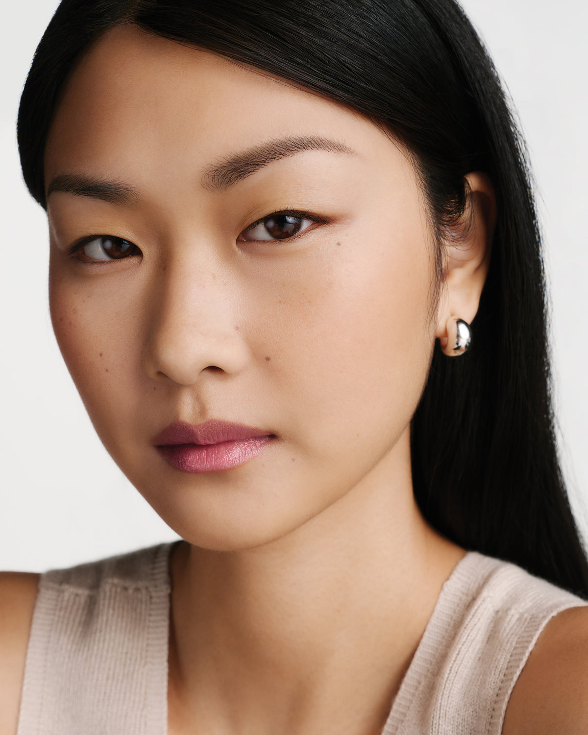 Model wearing HydroBalm in Ballerine.