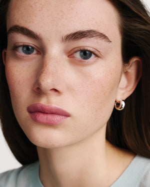 Model wearing HydroBalm in Ballerine.