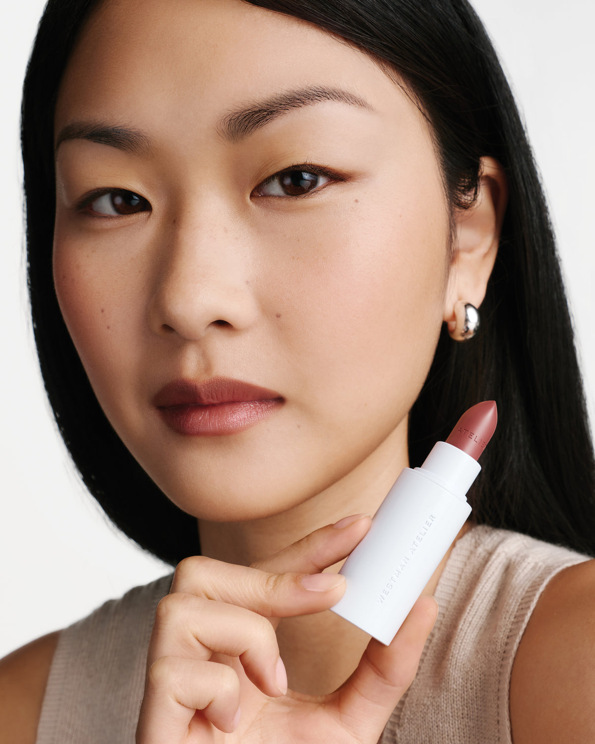 Model wearing HydroBalm in Bob.
