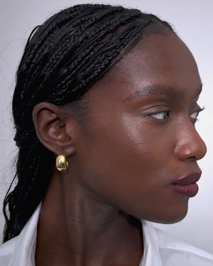 Model applies lip liner in Lou Lou. 