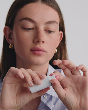Model applying HydroBalm in Nectar.
